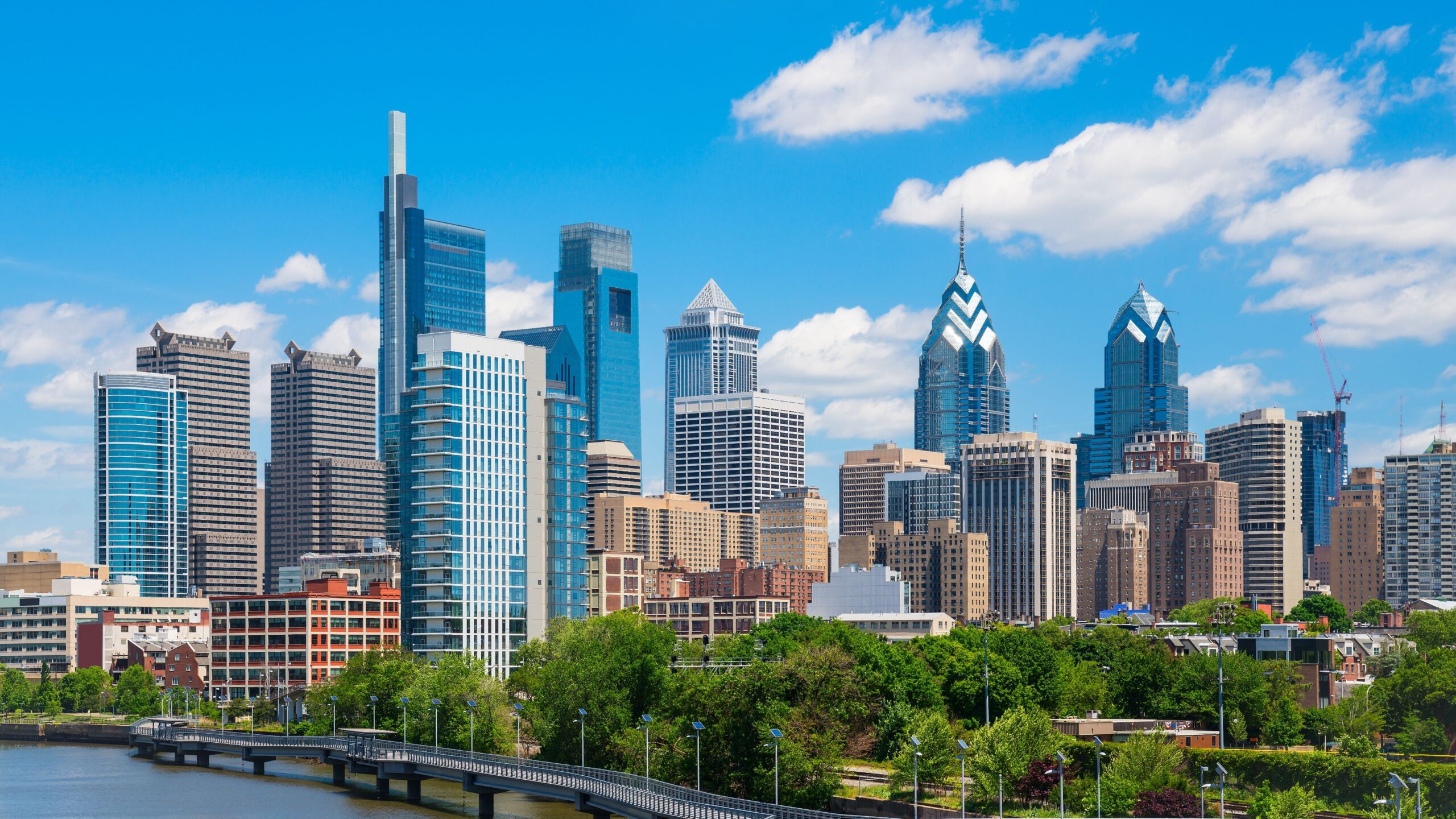 philadelphia-downtown-skyline-with-clear-blue-sky